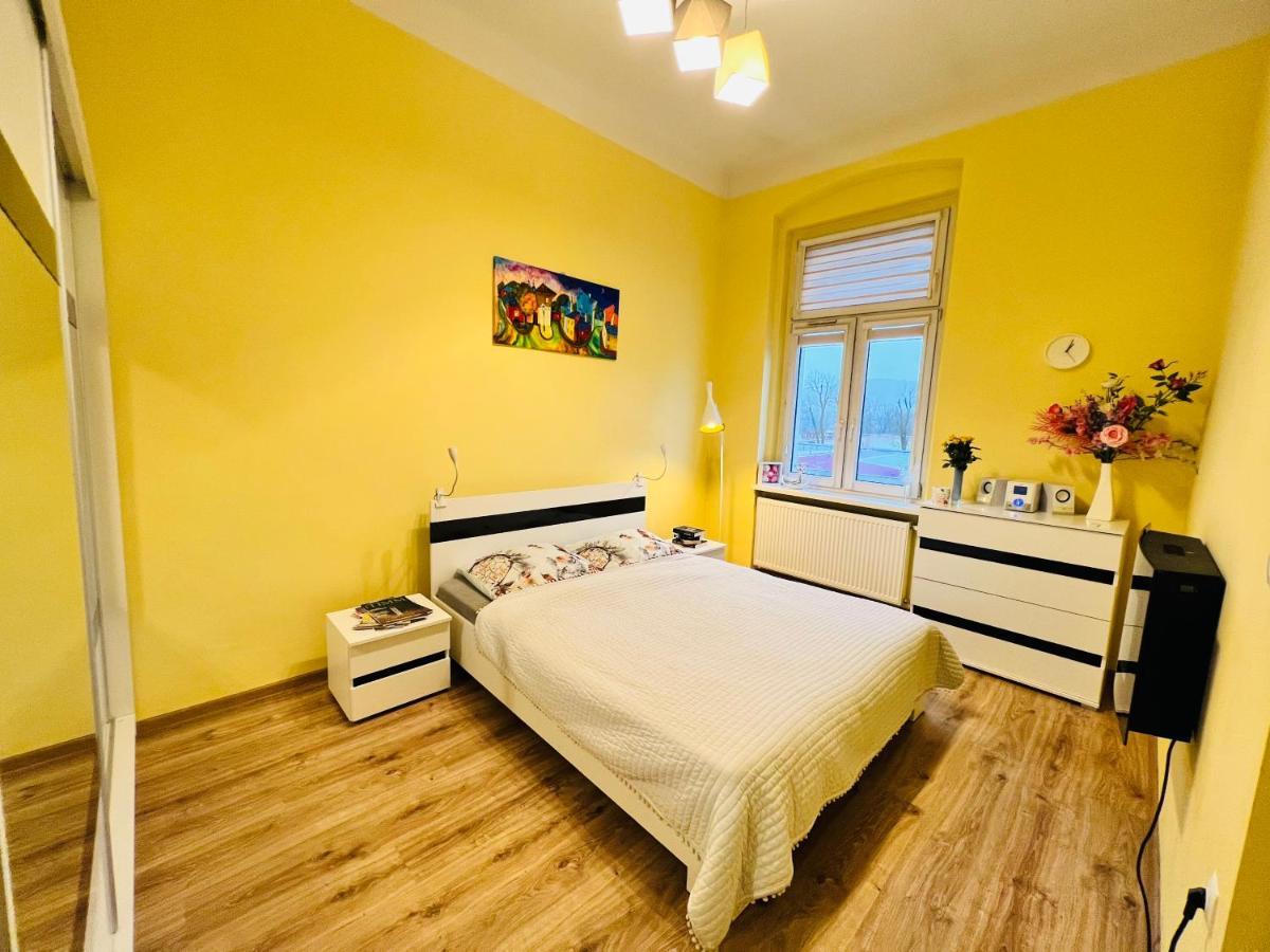 Wolnosci 21 Jelenia Gora Apartment Bagian luar foto