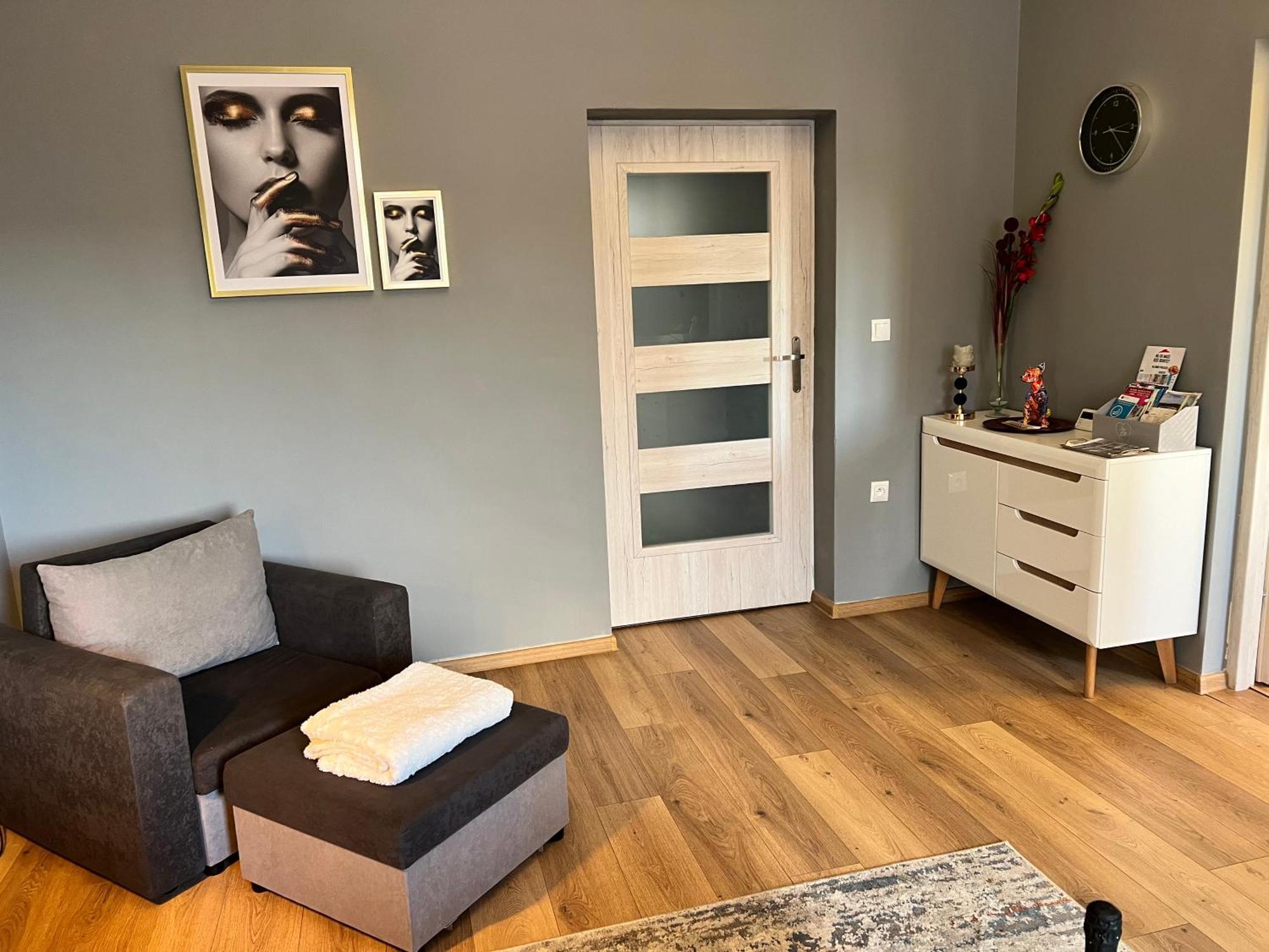Wolnosci 21 Jelenia Gora Apartment Bagian luar foto