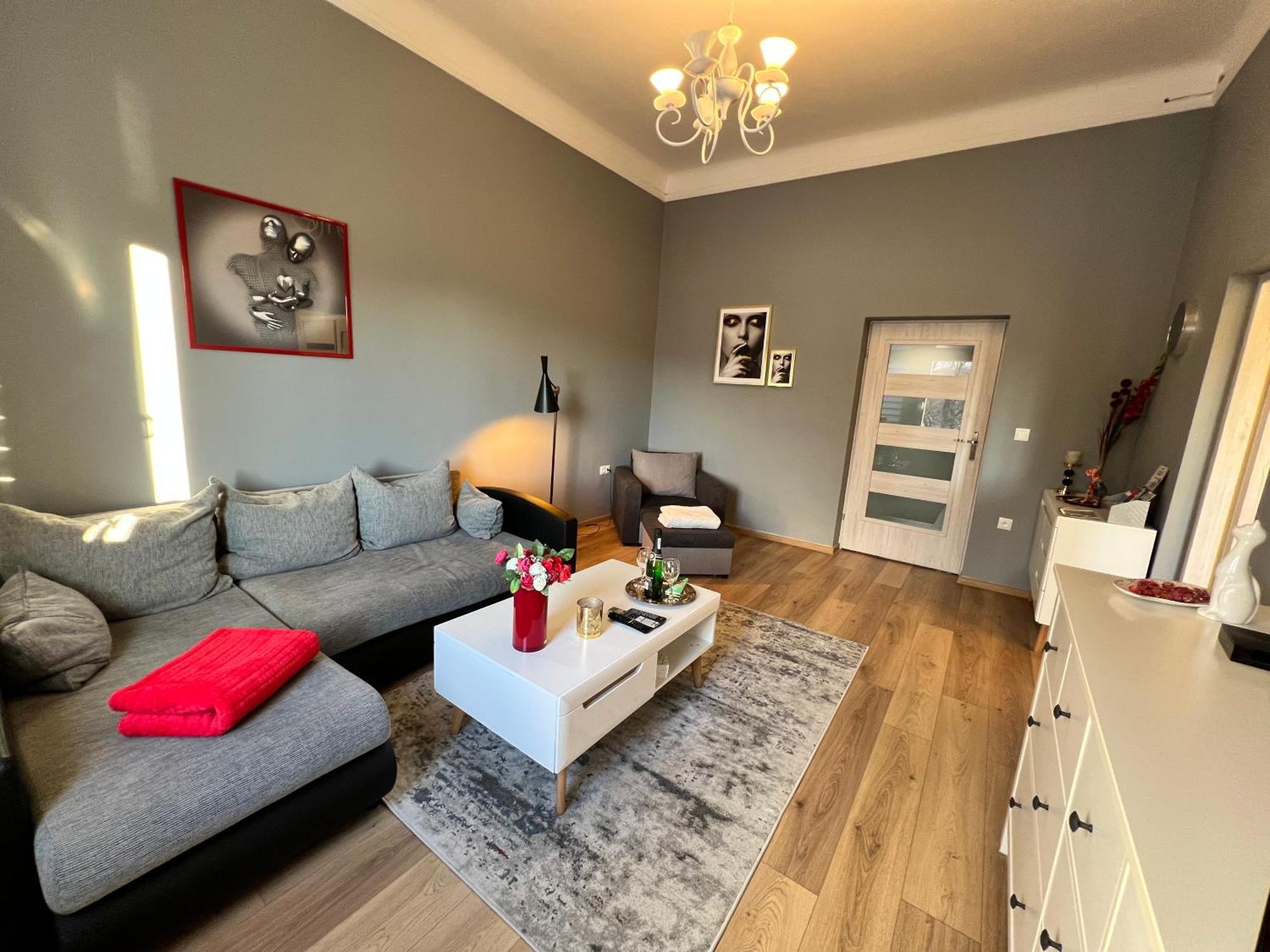 Wolnosci 21 Jelenia Gora Apartment Bagian luar foto