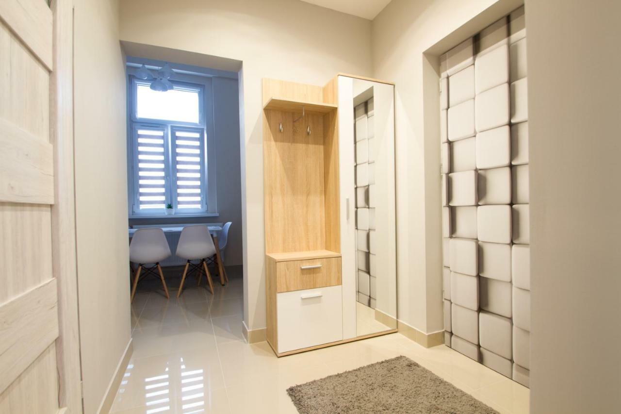 Wolnosci 21 Jelenia Gora Apartment Bagian luar foto